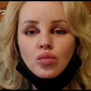 Meet your Posher, Angelia